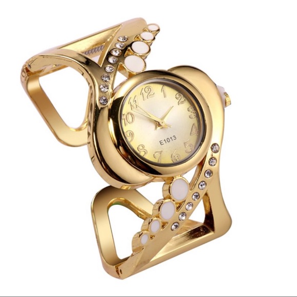 Boho Chic Diamond Bangle Hand Hollow
Quartz Watch (Golden) - Picture 2 of 5